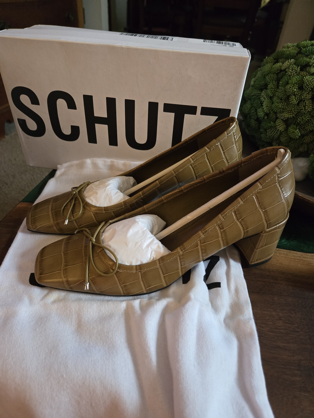 SCHUTZ Croc-Embossed Olive Block Heel Pumps with Bow